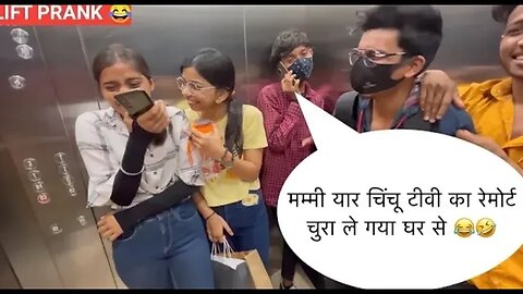 गर्ल फ्रेंड खा रही हैं मुर्गा 😂😂😂