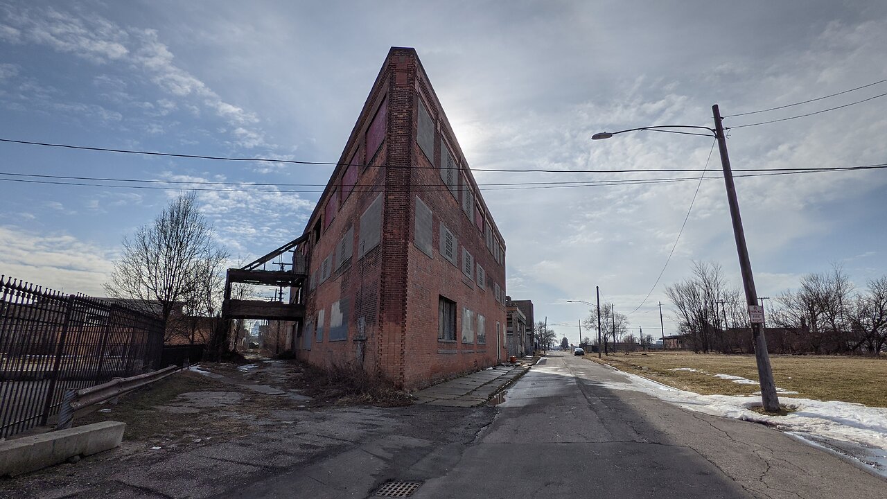 Exploring Abandoned Buildings in Detroit | February 2021