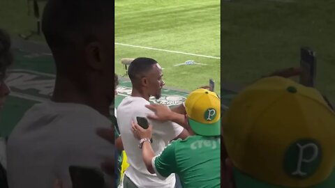 Pai do Endrick se emocionando com a estreia do filho no profissional do Palmeiras