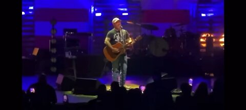 AARON LEWIS GOES NUKE ON DEMS!