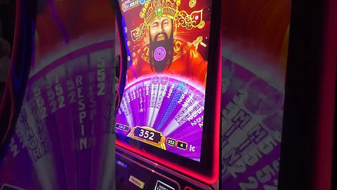 I Plays Slot Machine For A LIVING!