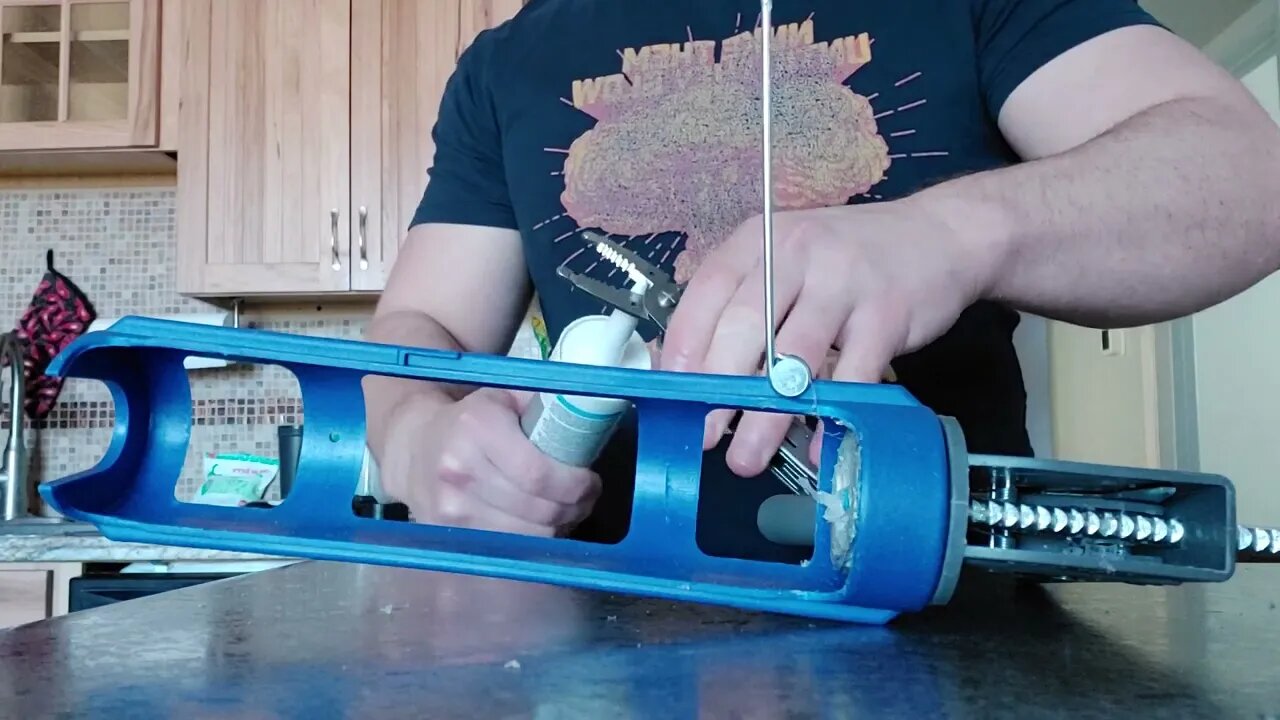 DON'T KNOW HOW TO USE A CAULK GUN?