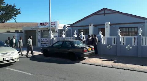 SOUTH AFRICA - Cape Town - Pakistani shop shooting (Video) (q5A)