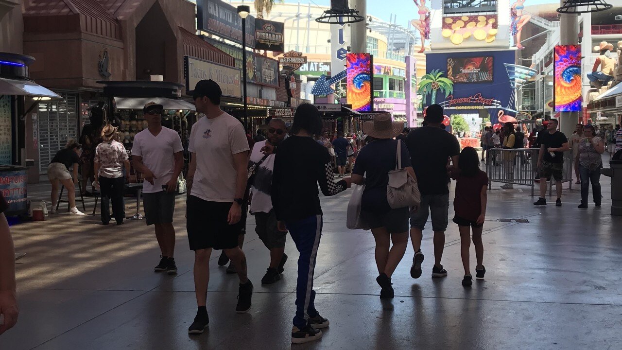 Crowds flock to Las Vegas for Memorial Day weekend