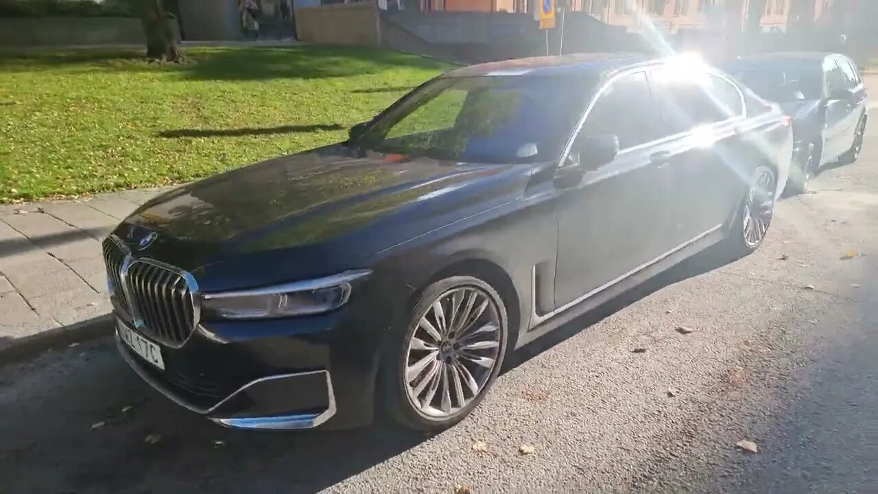 BMW M760i Elegance facelift, best BMW for long trips? [4k 60p]