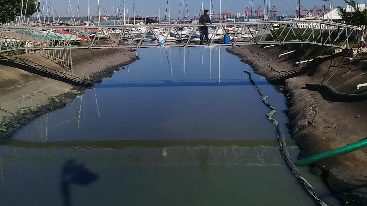 SOUTH AFRICA- Durban - Sewage leak at Durban harbour (Videos) (hHK)