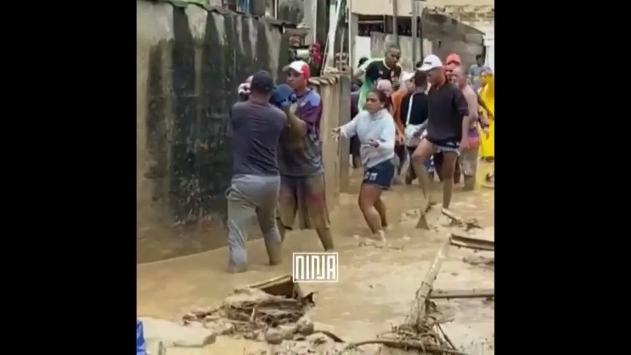 Moradores se mobilizam para ajudar atingidos e salvar vidas no litoral norte de São Paulo