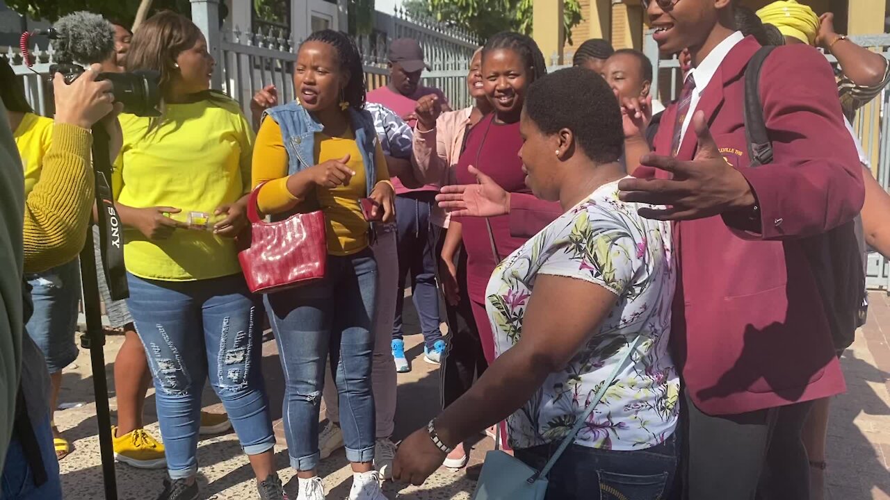 SOUTH AFRICA - Cape Town - Kidnapping of twin baby, Kwahlelwa Tiwane by 18 year old, Karabo Tau bail hearing (Video) (5ok)