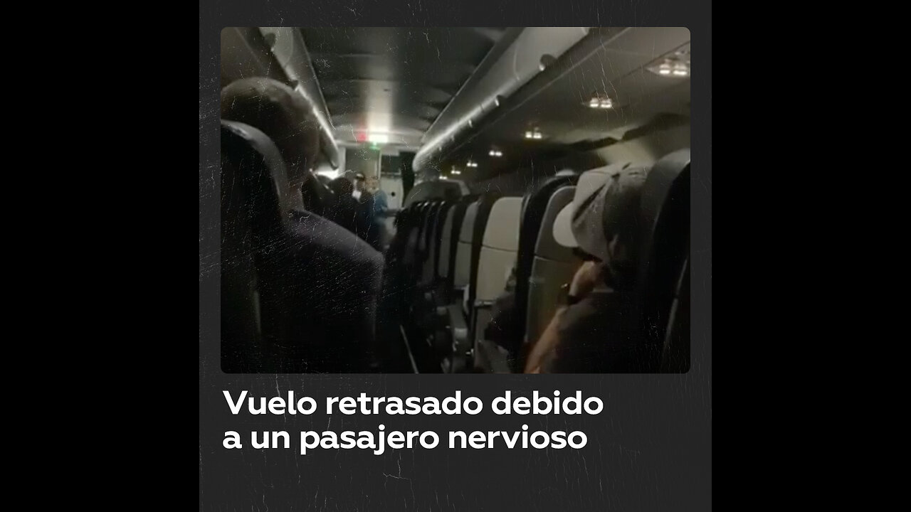 Un pasajero exige que detengan el despegue de un avión
