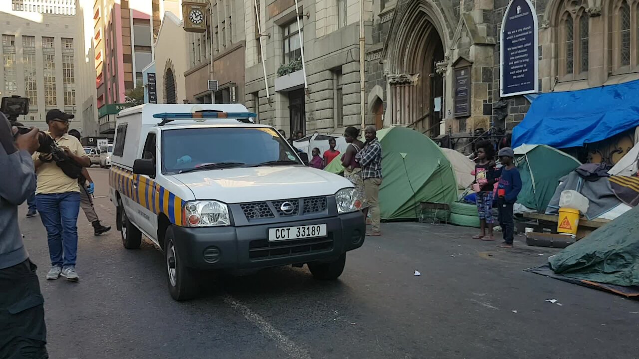 SOUTH AFRICA - Cape Town - Refugees removed from outside Central Methodist Mission (Video) (MD5)