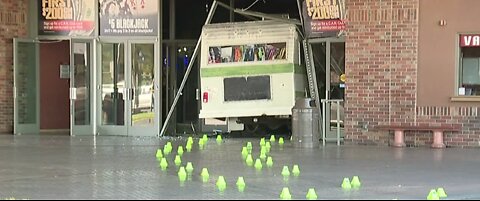 Witness describes scene after RV plows into Cannery casino-hotel entrance