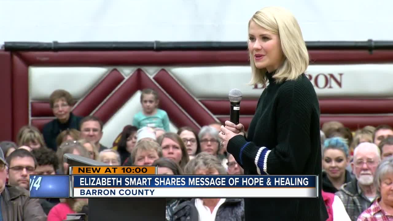 Elizabeth Smart visits Barron, Wis. to give advice to Jayme Closs' community