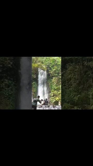 Mandi Di Air Terjun Yang Bikin Awet Muda
