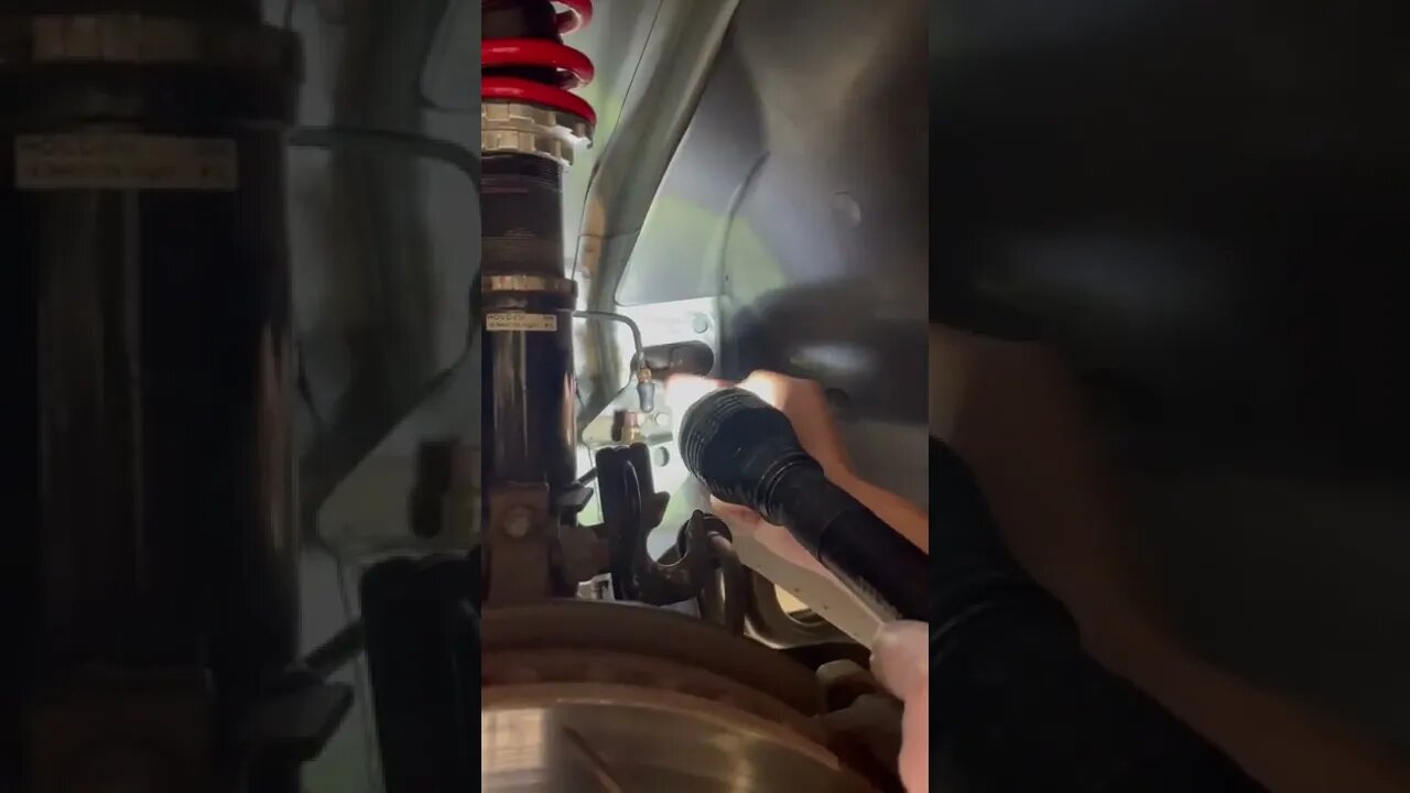 Keep brake fluid from leaking when changing lines