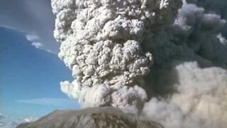 Askesky fra Sinabung vulkanen, Indonesien