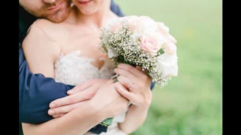 Un lancer de bouquet vire à la demande en mariage!