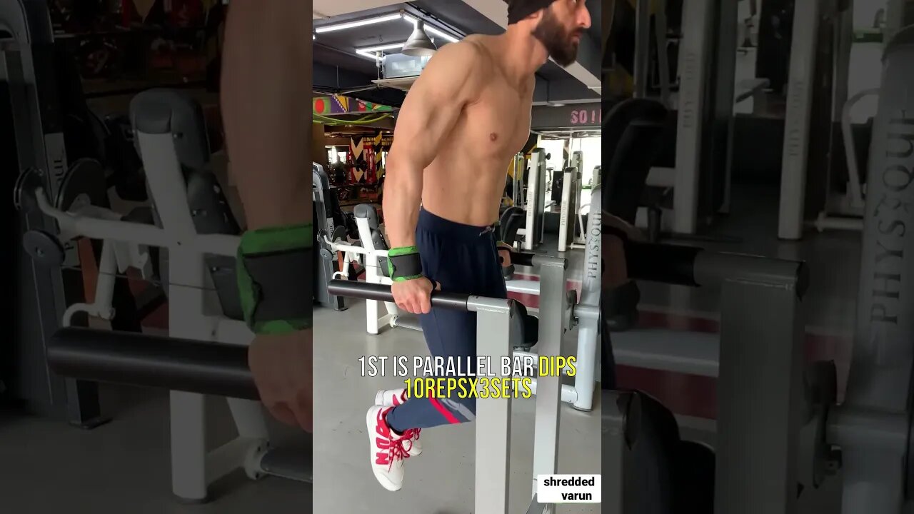 grow BIG Triceps do parallel bar dips&narrow grip bench press #shorts