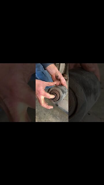 Semi Truck Leaf Spring bushing failure 😣 #mechanic #semitrucks #semitruck #truck #trucks