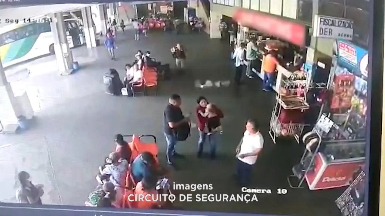 Governador Valadares: sargento da PM salva bebê de um ano e dois meses que se engasgou na rodoviár