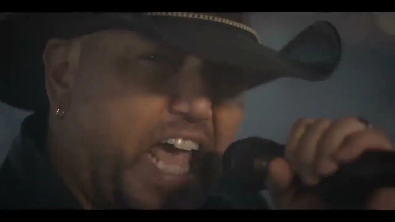 What's wrong with this music video? leave me a comment and tell me your thoughts!