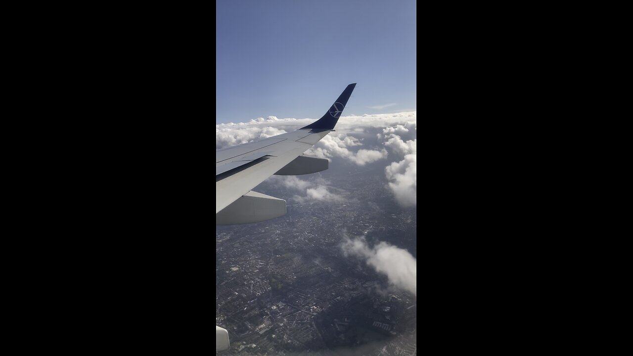 Flying Into London Airspace and Skyscrapers!