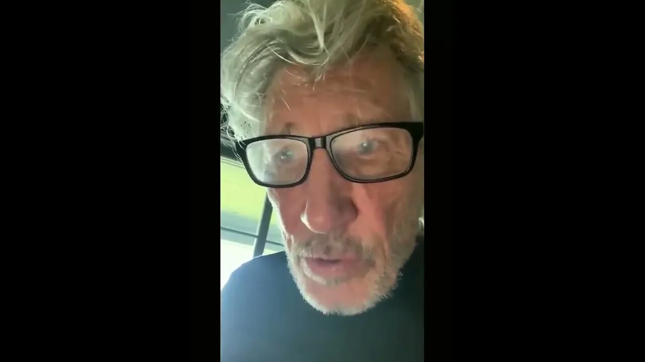 Roger Waters recounting the story of a Palestinian teenager in Gaza: "What is wrong with Israelis?"