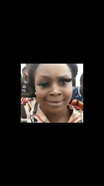 Lady seen struggling with her eyelashes during a boat ride