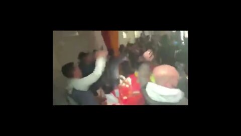 #zoegate che y a #carusolombardi no lo cita la justicia por el caso #generacionzoe ???? #raro