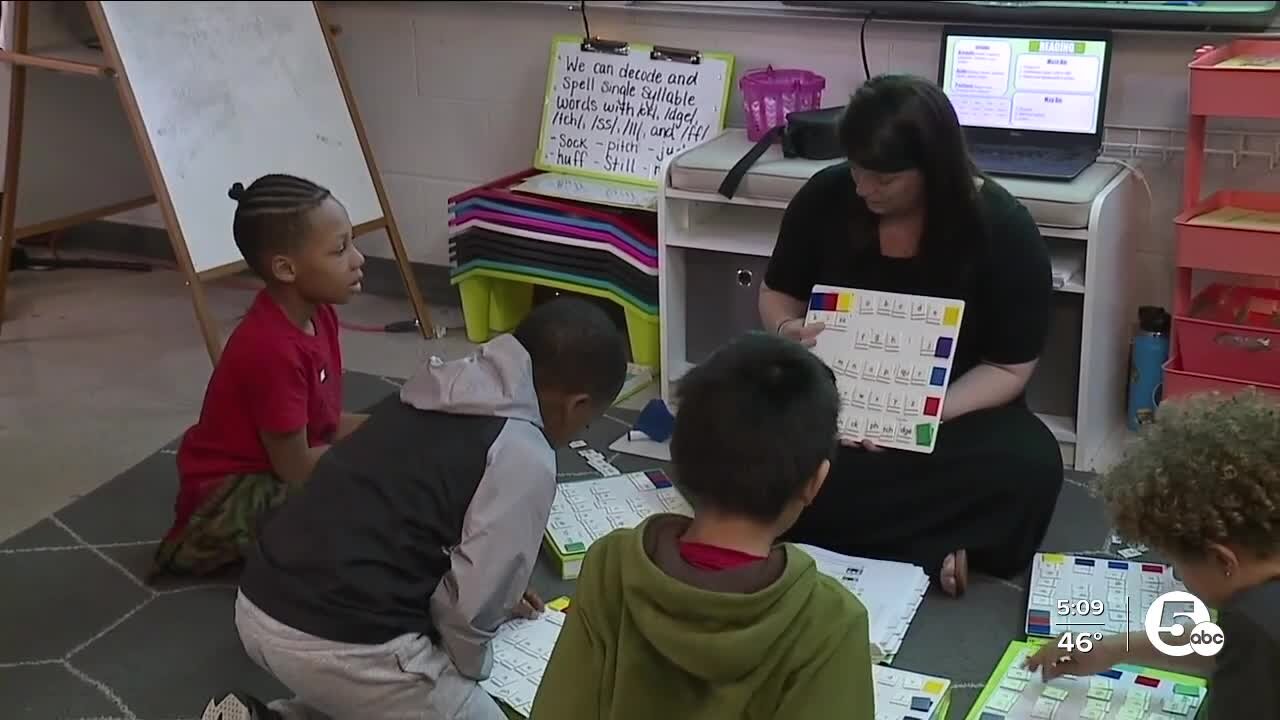 DeWine signs executive order urging support to improve literacy among children