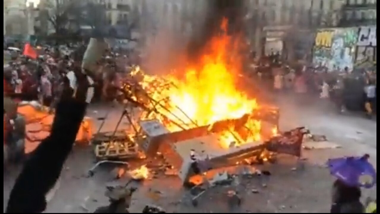 💥❗Protesters in France started to go crazy.❗💥