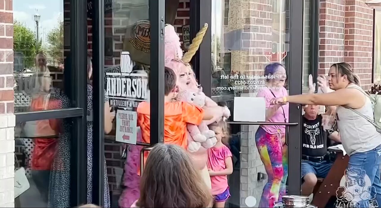 drag queen show for your kid... how lovely!