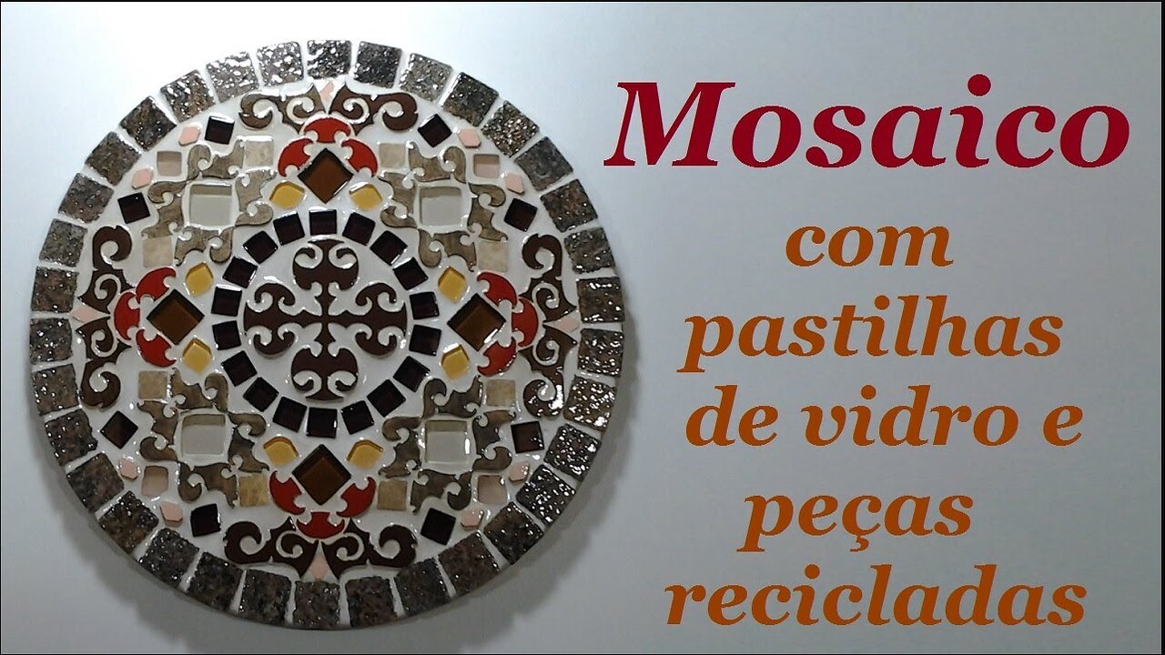 MOSAICO COM PEÇAS RECICLADAS E PASTILHAS @lucibuzo