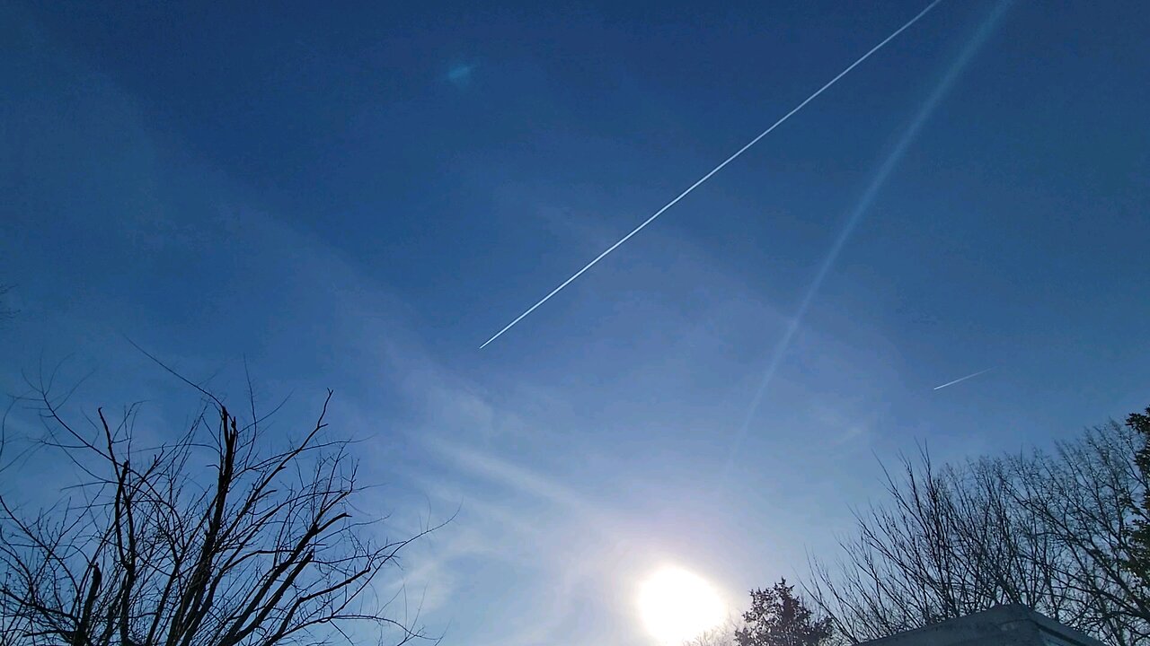 Moon in the Day and... Chemtrails again?