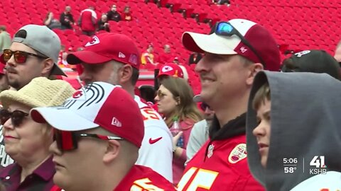 Chiefs fans pack Arrowhead for FanFest