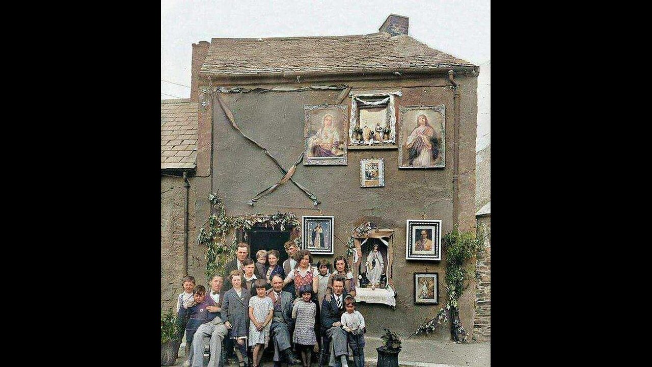 A large Irish family in the background of their home. 1950-е