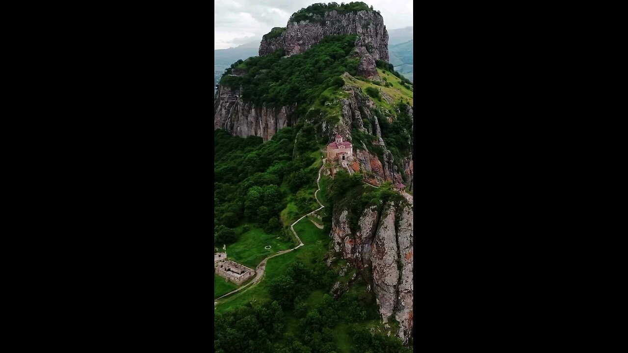 The most beautiful Shoanin temple, hidden in the Caucasus mountains