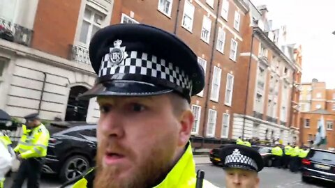 Police keep rival political supporter's apart after imran khan's vote of no confidence #metpolice