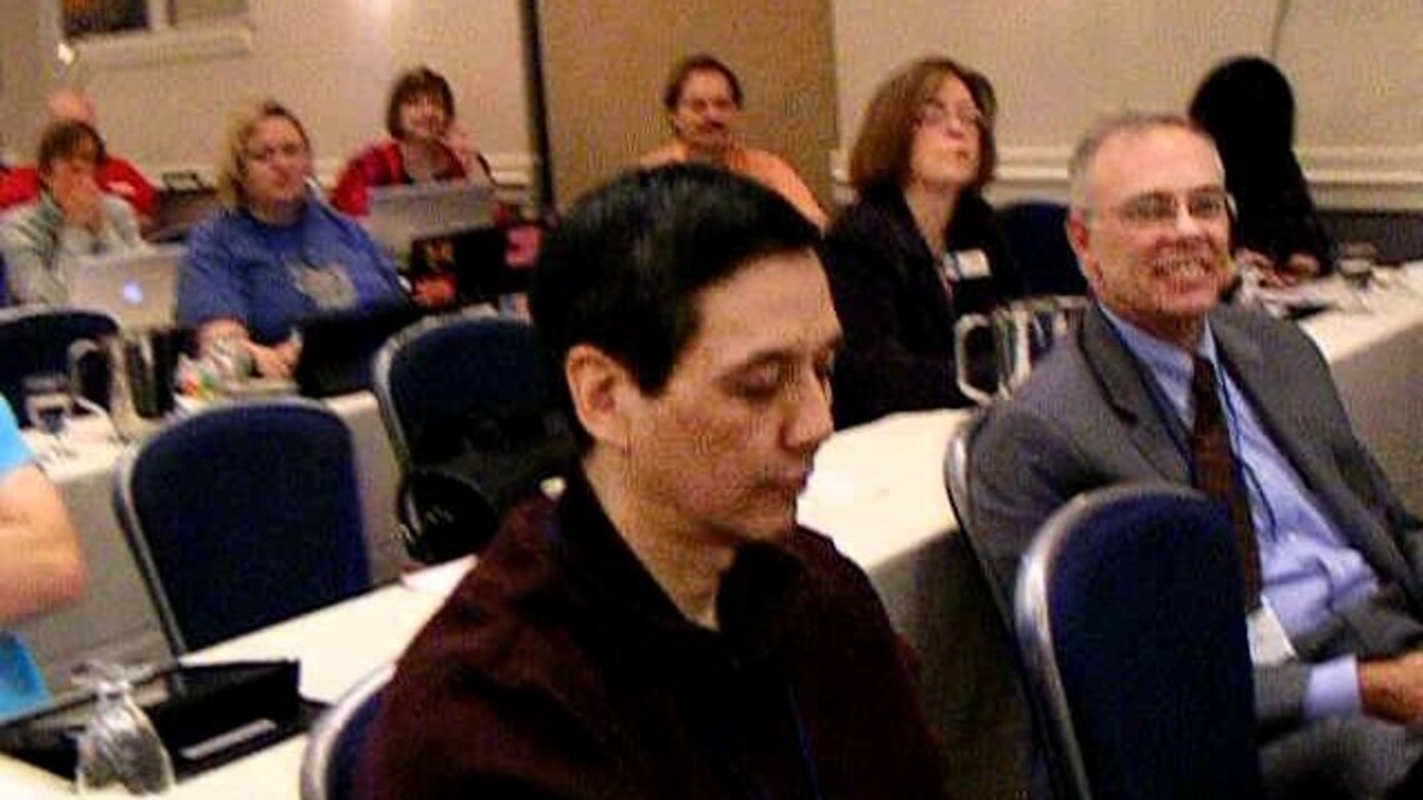 A pan of the folks at Blogcon 11 Denver.AVI