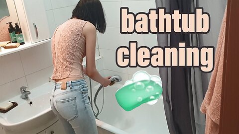DEEP CLEAN MY BATHROOM WITH ME tanya swizift bathtub cleaning video