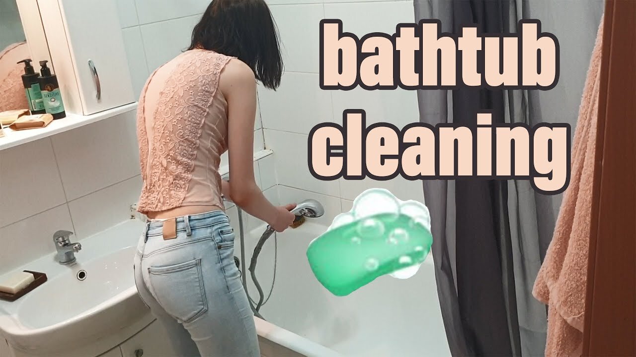 DEEP CLEAN MY BATHROOM WITH ME tanya swizift bathtub cleaning video