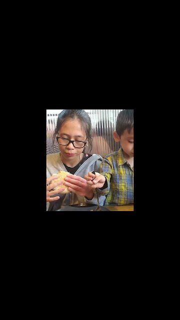 Kids eating in Nandos- my baby girls and my little boy #funny