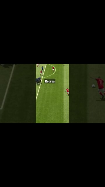 Receba essa falta o cara da luva de pedreiro no fifa 22