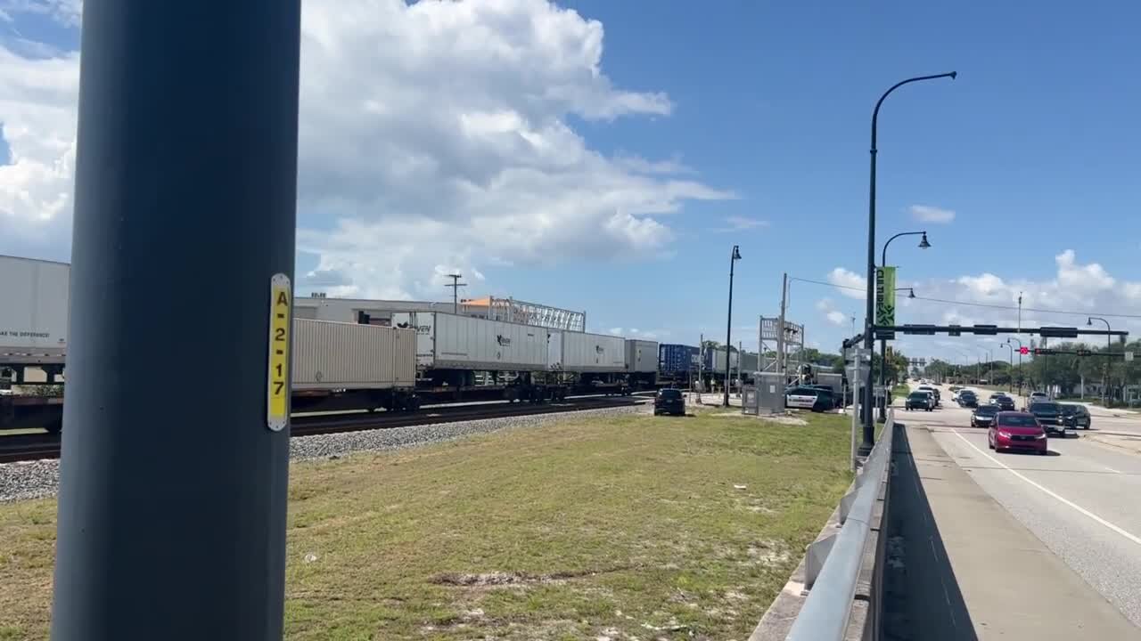 Pedestrian dies at railroad crossing in Deerfield Beach