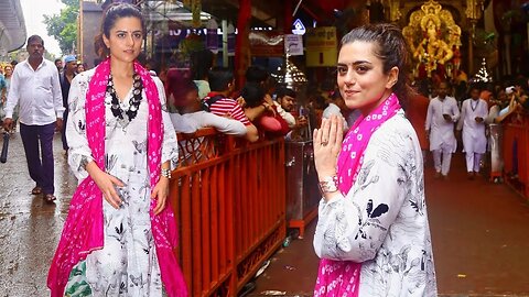 Riddhi Dogra Visits Lalbaugcha Raja 🤩💖📸
