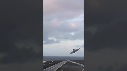 طائرة f35 تقلع من حاملة طائرات #america
