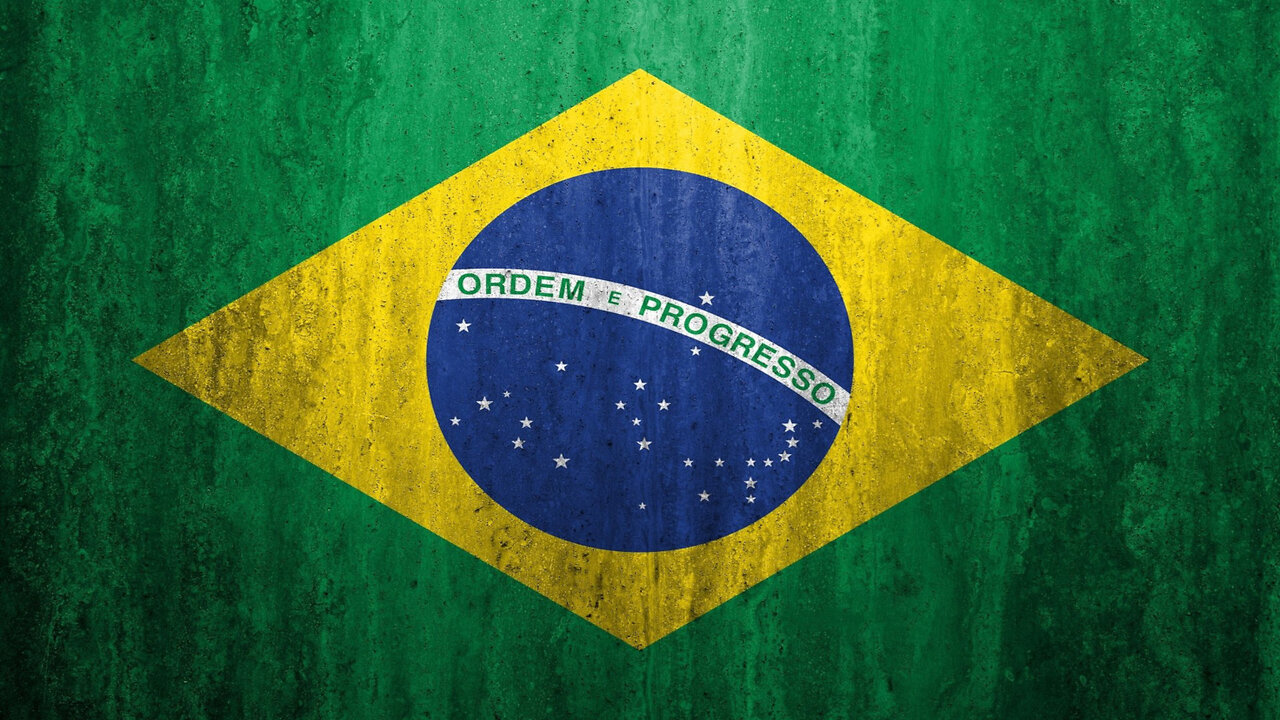 EXPLOSÃO NA PRAÇA DO TRÊS PODERES E O PT QUERENDO O CONTROLE DAS REDES SOCIAIS.
