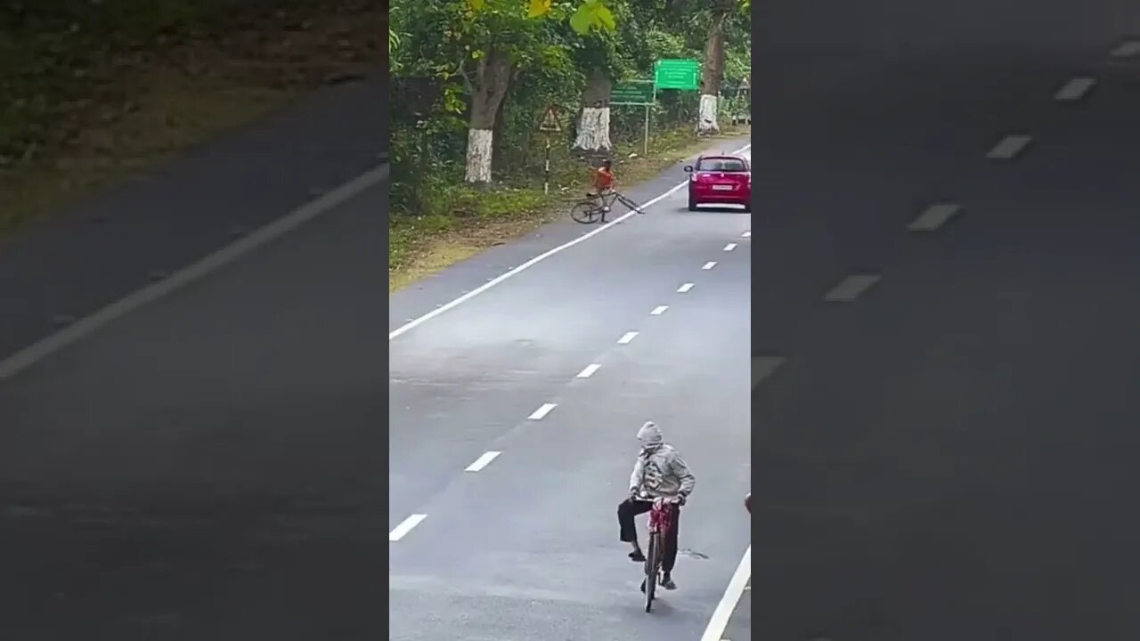 Leopardo ataca ciclista para dar aquela motivada