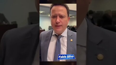 Deputado assinando pedido de abertura de CPI no Vasco