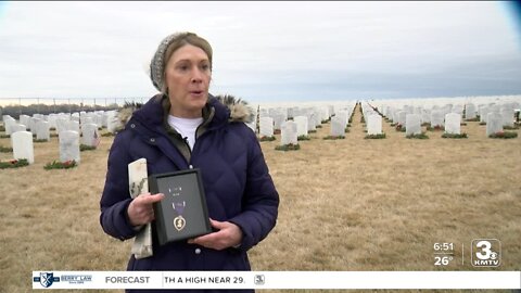 Omaha woman organizes wreath for veterans' graves