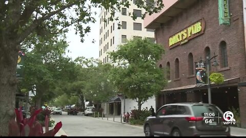 West Palm Beach police catch credit cards, cellphone thieves in action
